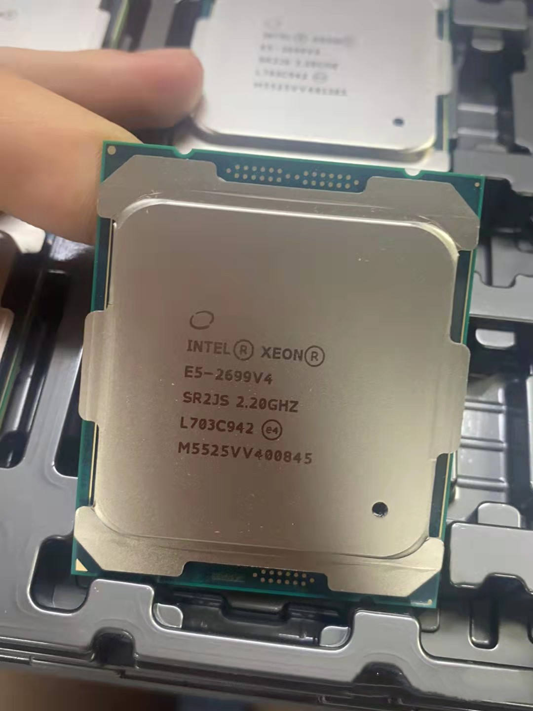معالج خادم أصلي إنتل زيون E5-2 - مراجعة E5 2699 V4 وسعره